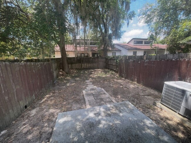 Building Photo - Discover the charm of Napier Oaks with this delightful 2-bedroom, 2-bathroom condo, perfectly sit...