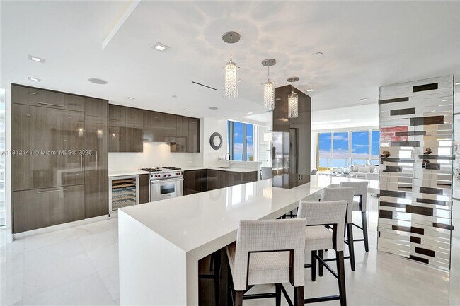 Building Photo - 17875 Collins Ave