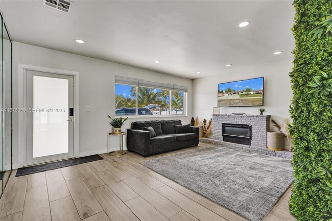 Building Photo - 19625 NW 6th Pl