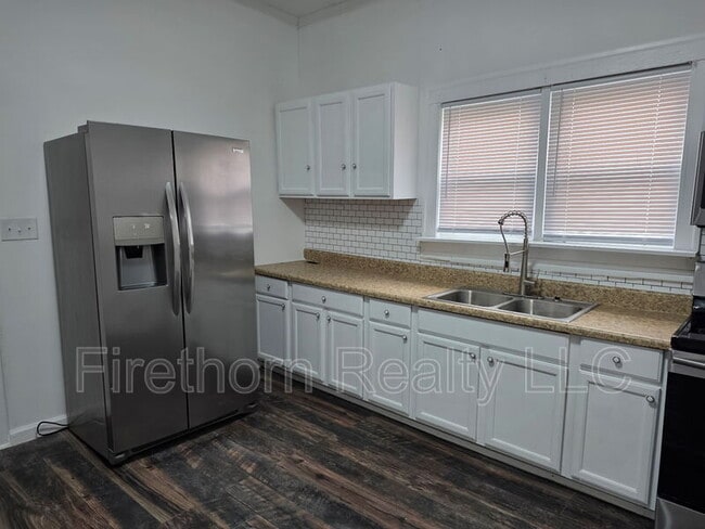 Building Photo - 283 L R White Rd