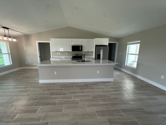 Building Photo - 2106 Nelson Rd N