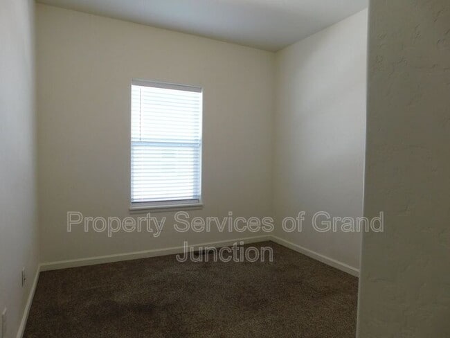 Building Photo - 621 Zenith Ln