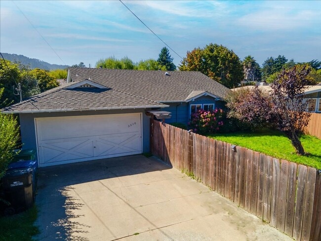 Building Photo - Three bedroom Carmel Home near ocean - Early May