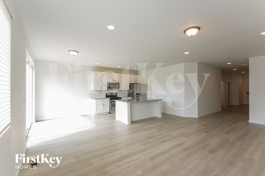 Building Photo - 14593 Normande Dr