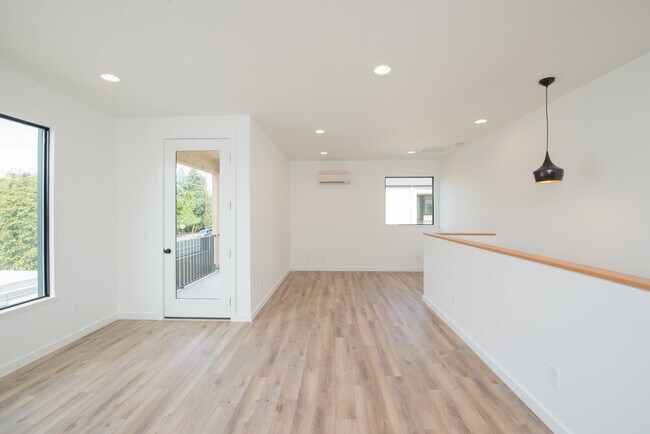 Building Photo - Atkinson Commons- Unit 6