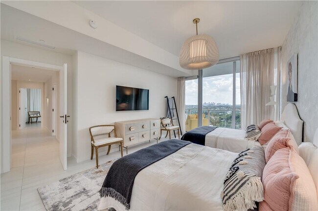 Building Photo - 2200 N Ocean Blvd