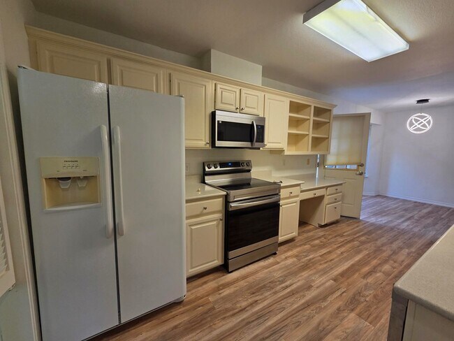 Building Photo - 1303 Malibu Dr