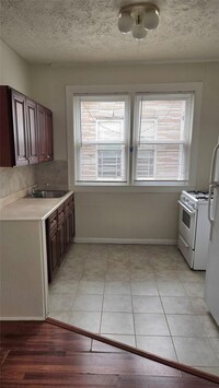 Building Photo - 68-33 79th St