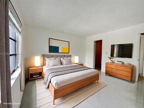 Building Photo - 2530 SW 3rd Ave