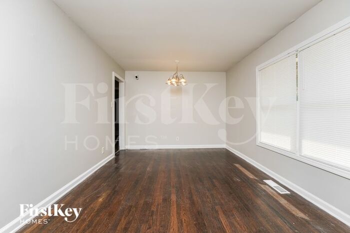 Building Photo - 1371 David Cir