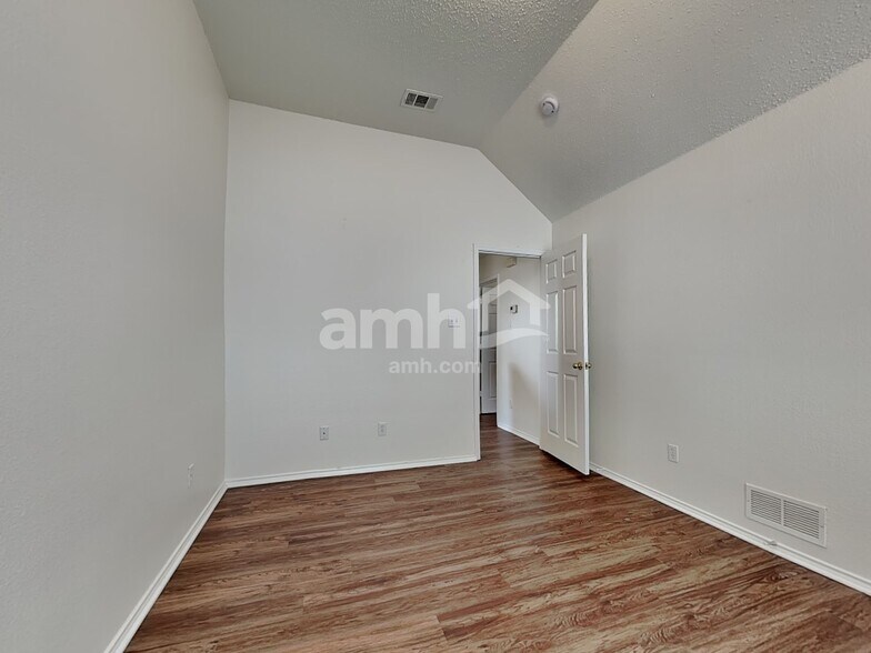 Building Photo - 1809 Mapleleaf Dr