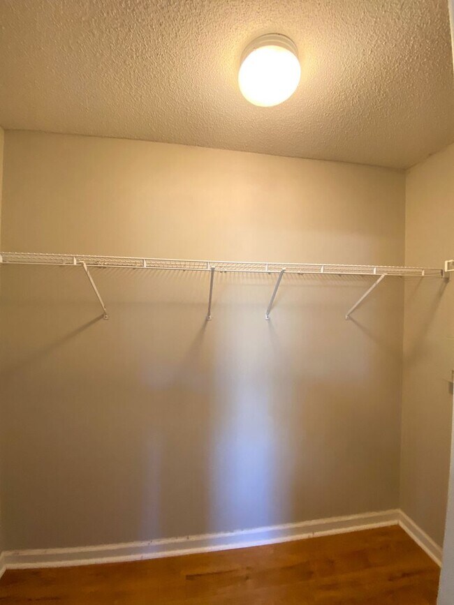 Building Photo - 3 bed, 2 bath house with fresh paint, appliances in Southaven