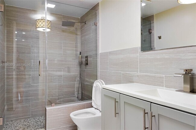 Building Photo - 1985 S Ocean Dr