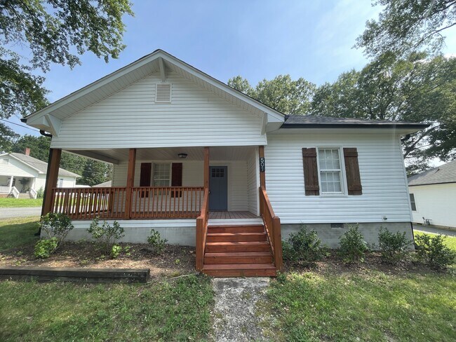 Primary Photo - 501 W 8th St