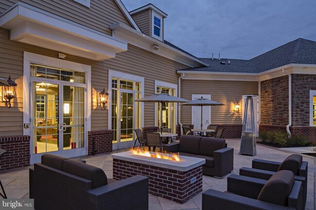 Building Photo - 1305 Churchill Downs Way