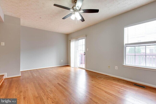 Building Photo - 3318 Hibiscus Ct