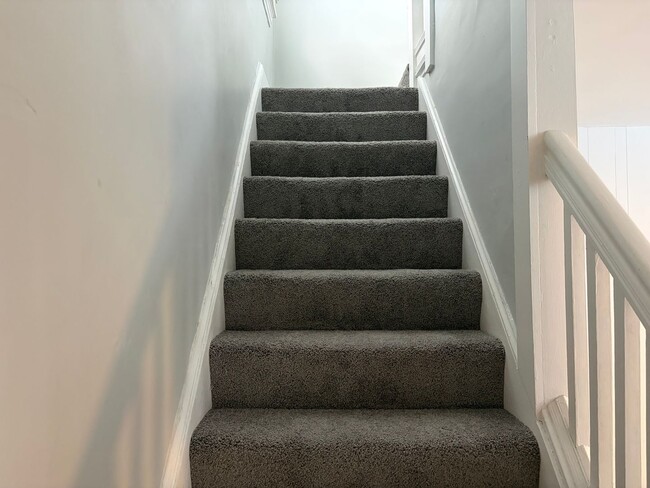 Building Photo - Hidden Gem on a Quiet No-Outlet Street – Move-In Ready 3BR with Garage & Deck Near I-75