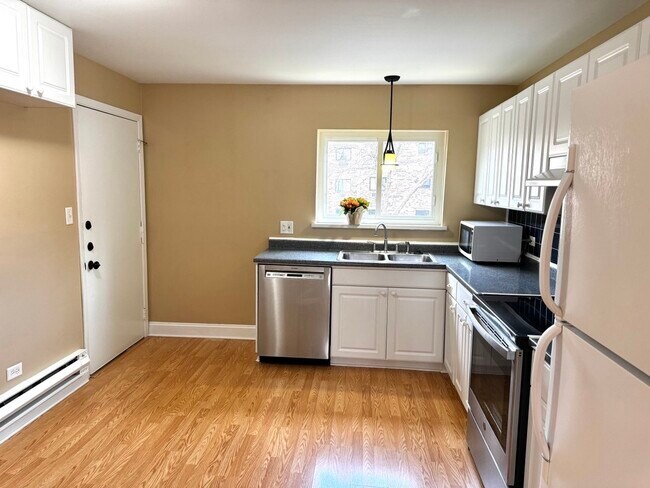 Building Photo - 2215 Nichols Rd