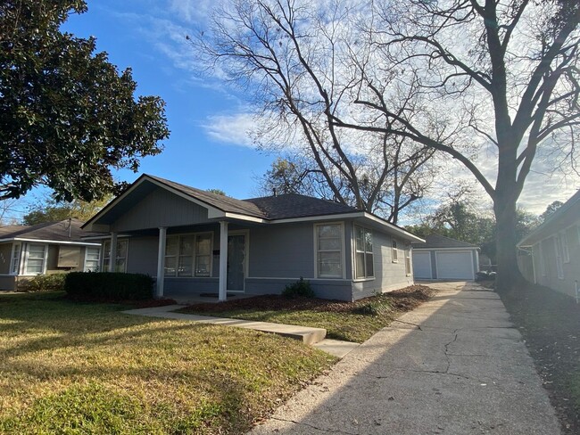 Building Photo - Recently renovated 3 bedroom home for leas...