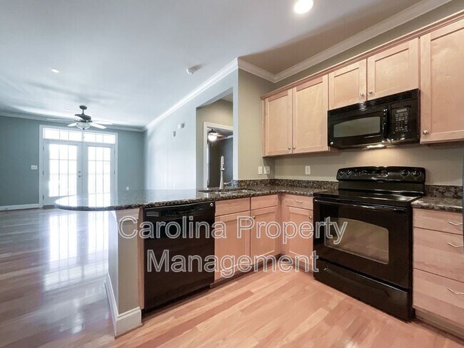 Building Photo - 518 Clarice Ave