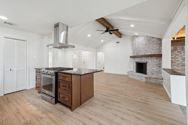 Building Photo - 9719 Springmont Dr