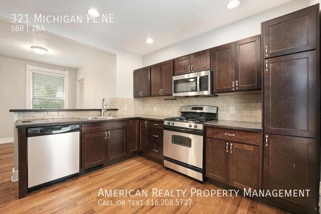 Building Photo - 321 Michigan Pl NE