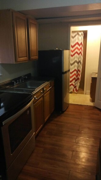 Building Photo - 5000 Locust St