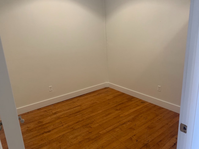 Building Photo - 1415 Kemper St