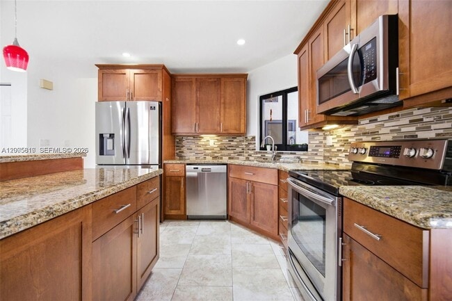 Building Photo - 561 SW 87th Ct