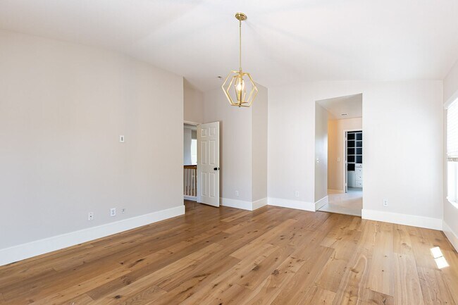 Building Photo - Beautiful Oceanside Cul-De-Sac Home!