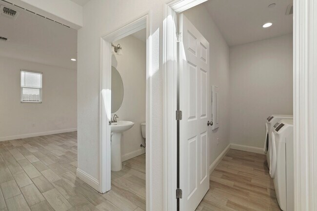 Building Photo - 3012 Salonie Ct