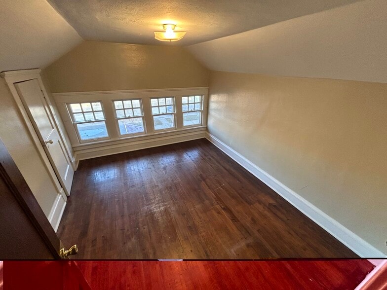 Building Photo - 2473 N 46th St