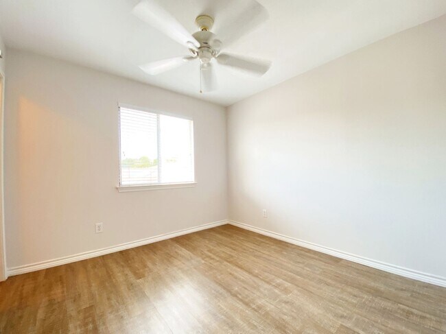 Building Photo - Spacious 4 Bed 3 Bath Rental with Modern Touches in Austin