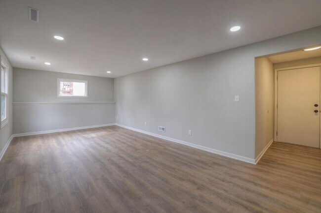 Building Photo - 10530 W 92nd Pl