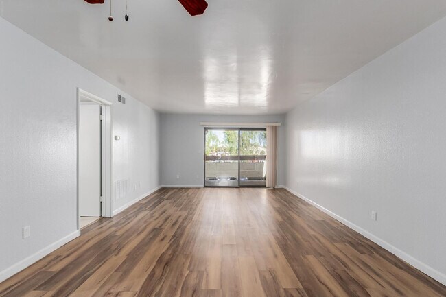 Building Photo - 10444 N 69th St