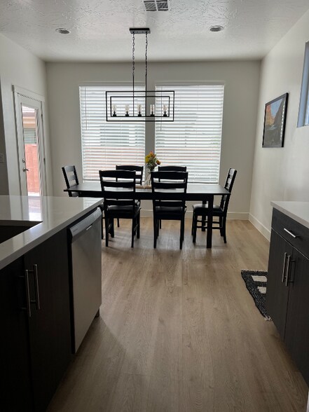 Building Photo - 2998 Photinia Dr