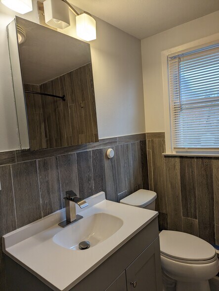 Building Photo - 87 Antrim St