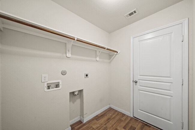 Building Photo - 2638 Bedrock Ln