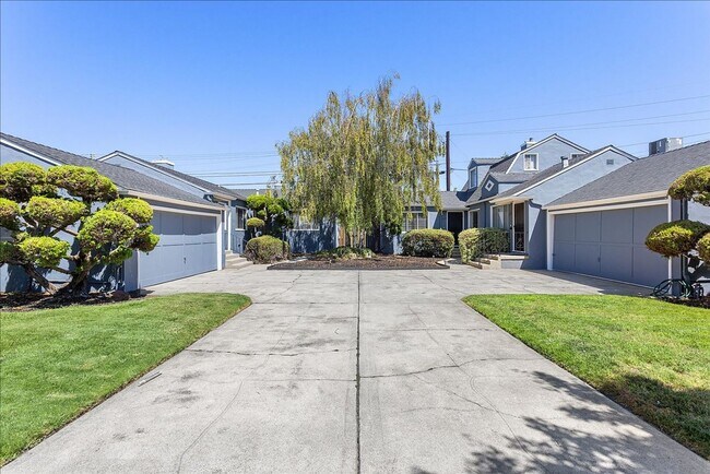 Building Photo - 3131 Fernside Blvd