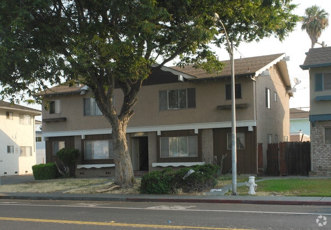 Building Photo - 2129 Monroe St