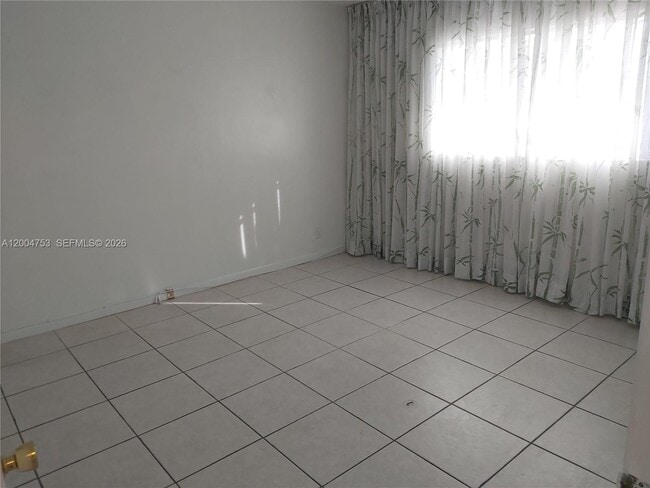 Building Photo - 1300 N 17th Ave