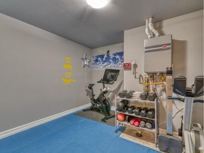 Building Photo - 6554 Hunt Highlands Loop