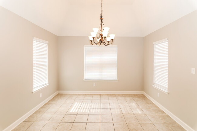 Building Photo - 8419 Pinnacle Dr