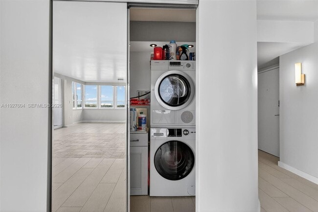 Building Photo - 11 Island Ave