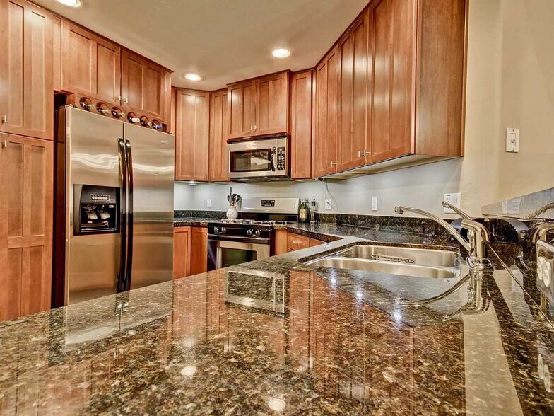 Building Photo - 5450 E Deer Valley Dr