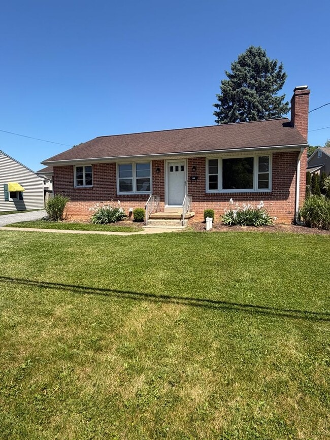 Building Photo - Beautiful Home with a One Car Garage