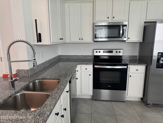 Building Photo - 412 Talulla Trl