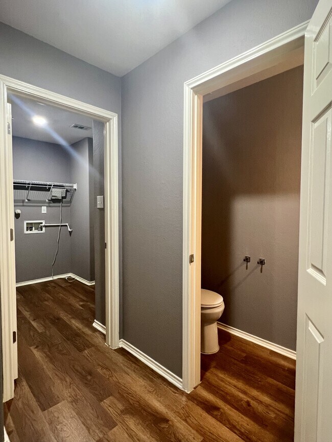 Building Photo - 9411 Rainbow Creek