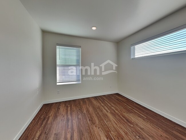 Building Photo - 23297 SE Dogwood St