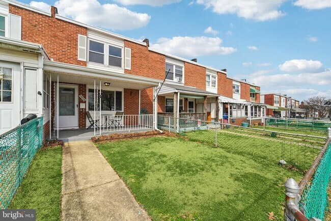 Building Photo - 7926 Bank St